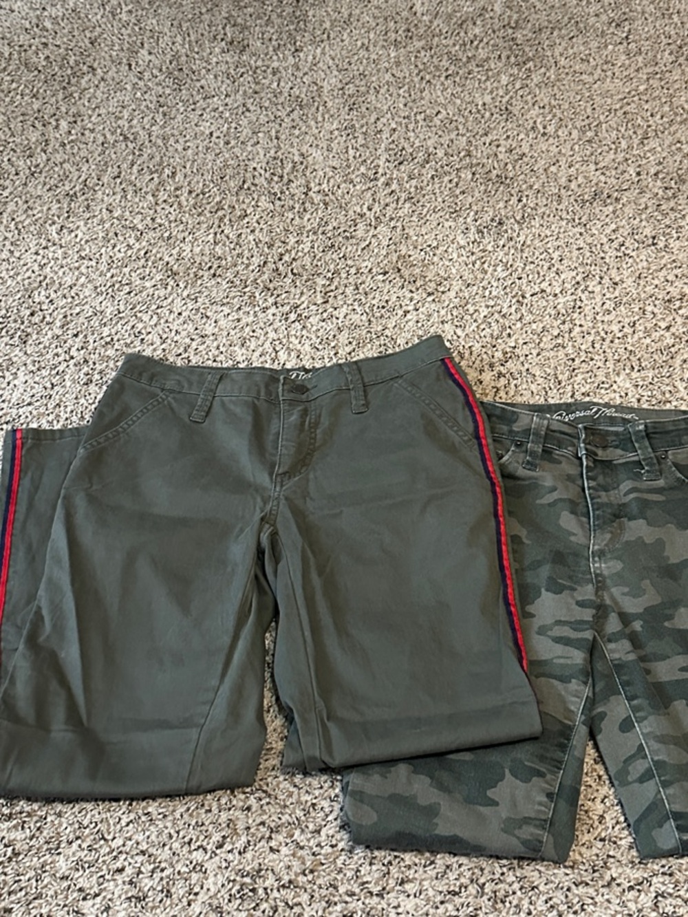 Universal Thread Jeans - Picture 2 of 5